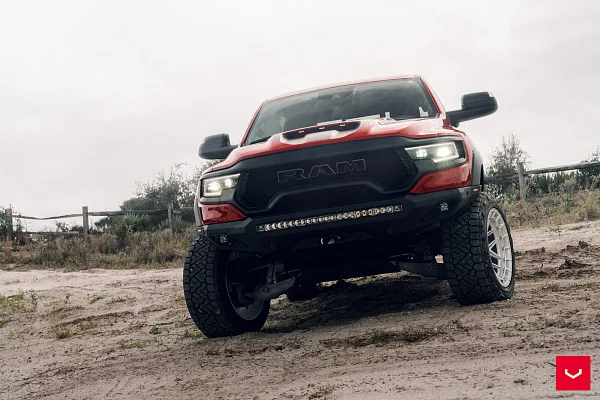 Фото дисков Vossen HFX-1 (6-Lug) Серебро на Ram 1500 V