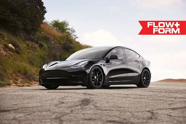 Фото дисков HRE FF21 Черный глянец на Tesla Model 3