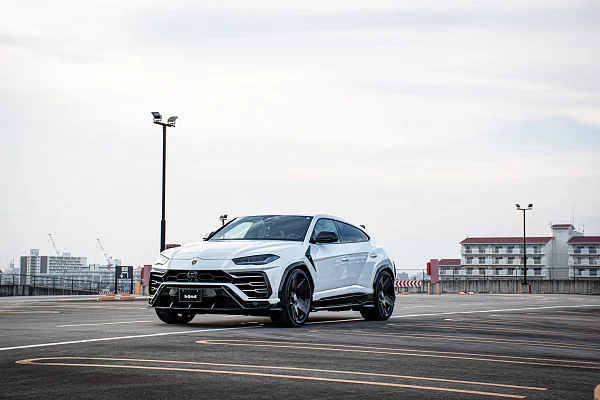 Фото дисков HRE L105M Черный глянец на Lamborghini Urus