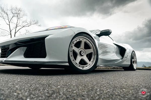 Фото дисков Vossen GEN-01 (3-Piece) Сатиновый лак на Chevrolet Corvette C8