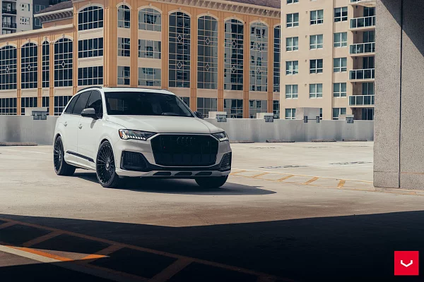 Фото дисков Vossen HF-8 Черный глянец на Audi Q7 (4M)