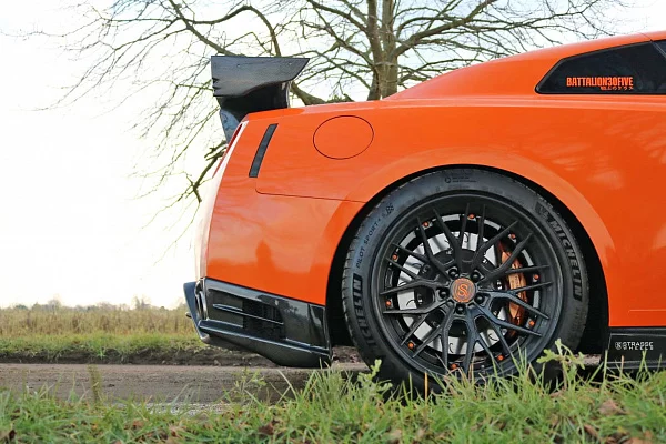 Фото дисков Strasse Wheels SV10M Deep Concave FS Другой цвет на Nissan GT-R