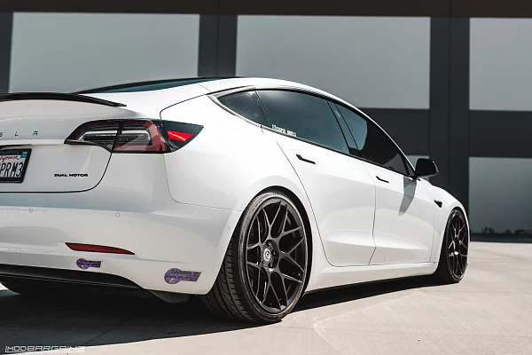 Фото дисков HRE FF01 Черный сатин на Tesla Model 3