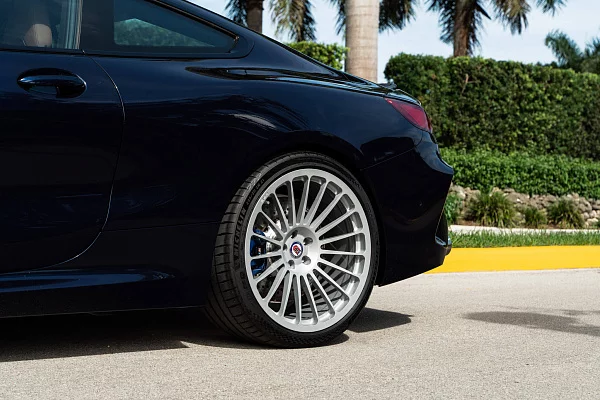 Фото дисков HRE 309M Серебро на BMW 8/M8