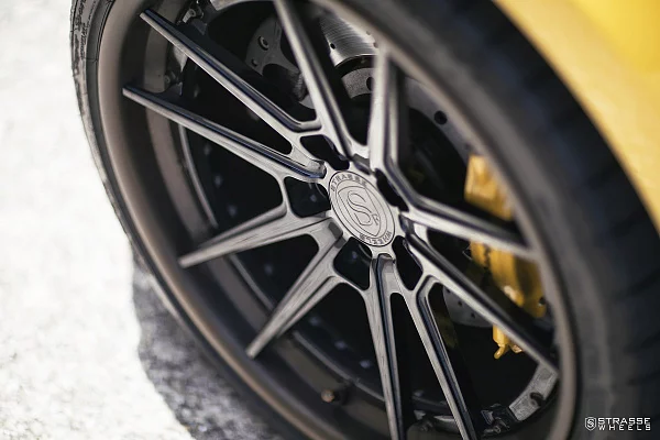 Фото дисков Strasse Wheels SV1 Deep Concave FS Черный глянец на Lamborghini Gallardo