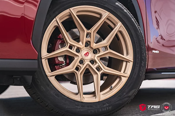 Фото дисков Vossen EVO-4 Сатиновая шампань на Toyota Highlander U70