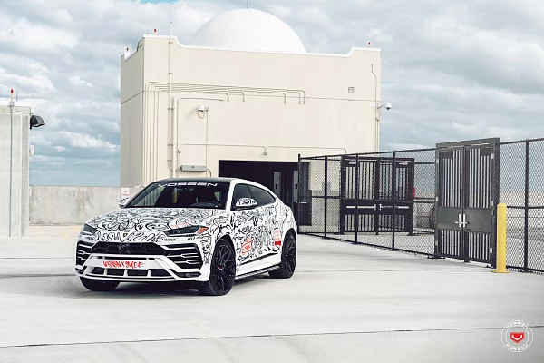 Фото дисков Vossen S17-01 Черный глянец на Lamborghini Urus