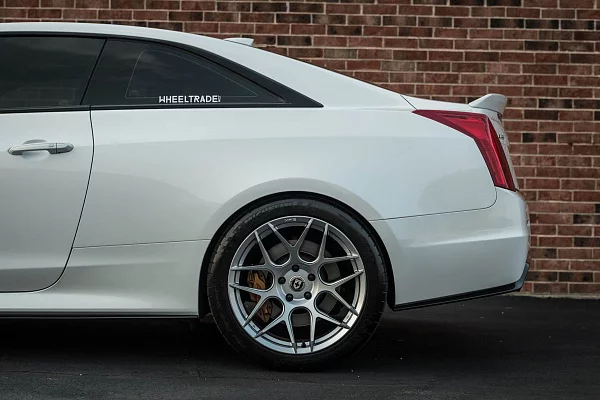 Фото дисков HRE FF01 Серебро на Cadillac ATS