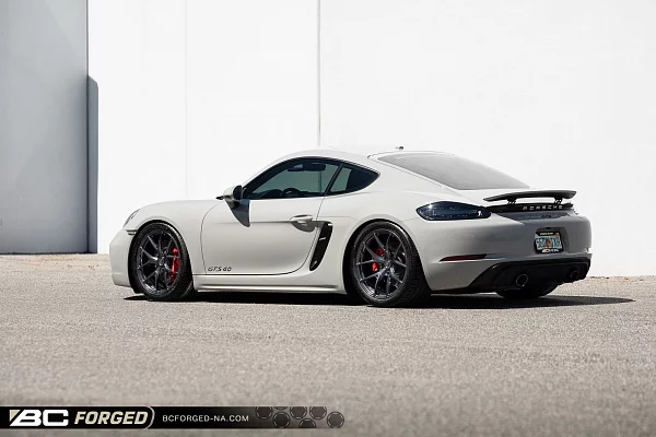 Фото дисков BC Forged RZ25 Глянцевый графит на Porsche Cayman II