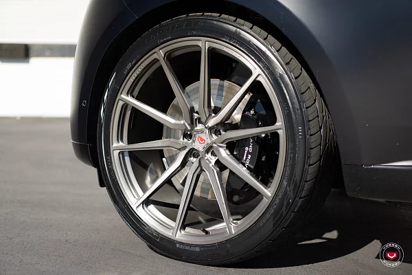 Фото дисков Vossen M-X2 Глянцевый тонированный лак на Range Rover V