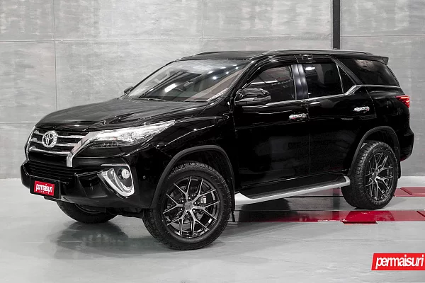 Фото дисков Vossen HF6-4 Алмазная проточка на Toyota Fortuner II