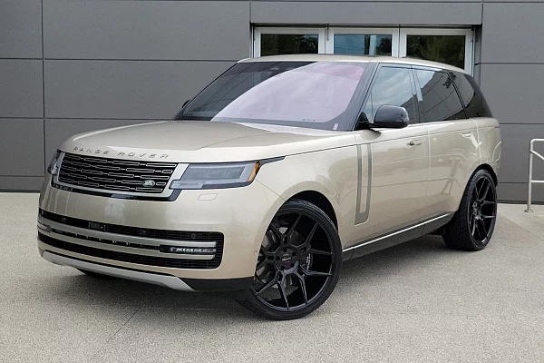Фото дисков Giovanna Haleb Черный глянец на Range Rover V