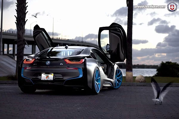BMW i8
