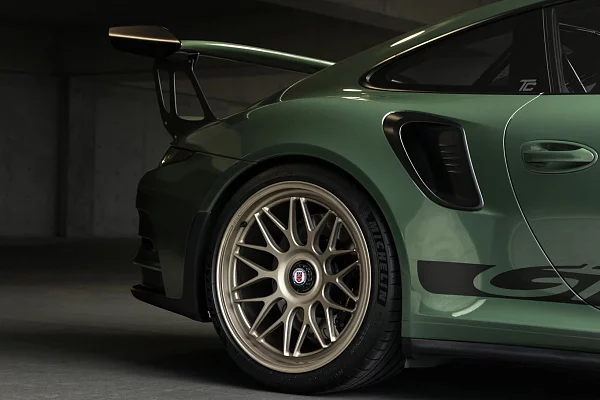 Фото дисков HRE 300 GTS Сатиновая шампань на Porsche 911 VIII