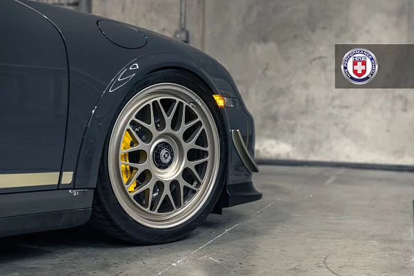 Фото дисков HRE 300 GT Глянцевая шампань на Porsche 911 VI