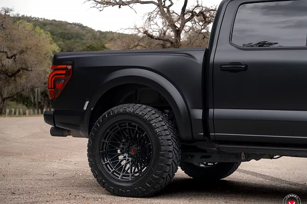Фото дисков Vossen LCX-03 Черный глянец на GMC Sierra IV