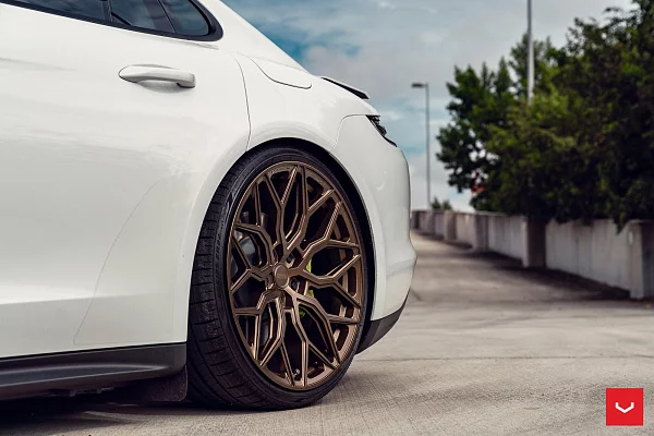 Фото дисков Vossen HF-2 Сатиновая бронза на Porsche Panamera II