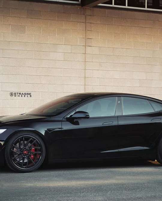 Фото дисков SM7T Deep Concave Черный глянец на Tesla Model S
