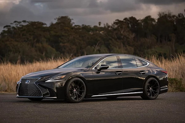 Фото дисков HRE P204 Черный сатин на  Lexus LS V