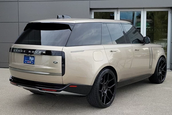 Фото дисков Giovanna Haleb Черный глянец на Range Rover V