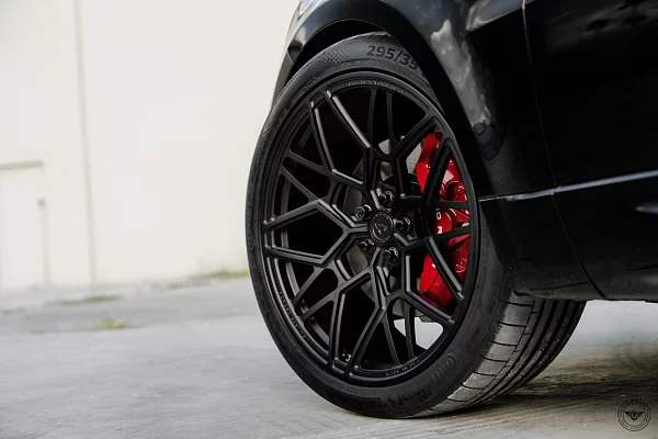 Фото дисков Vossen UV-1 Черный сатин на Range Rover Sport II