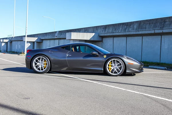 Фото дисков HRE R101 Lightweight Серебро на Ferrari 458