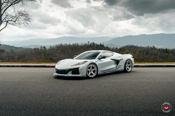 Фото дисков Vossen GEN-01 (3-Piece) Сатиновый лак на Chevrolet Corvette C8