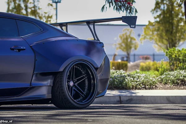 Фото дисков HRE S207 Черный сатин на Chevrolet Camaro VI