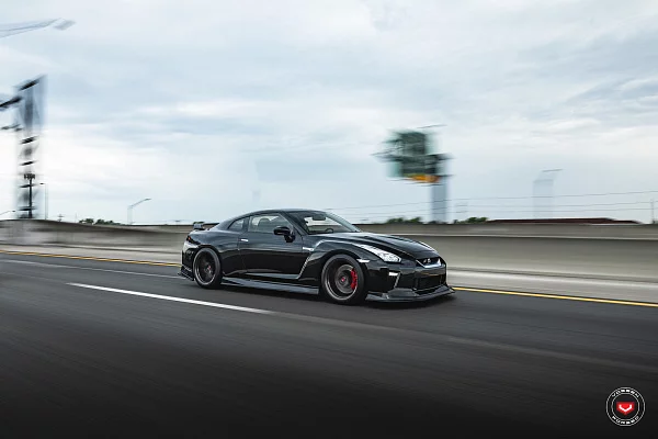 Фото дисков Vossen EVO-2R Глянцевый темный лак на Nissan GT-R