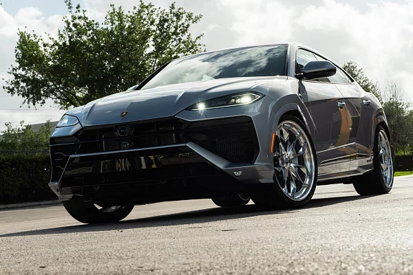 Фото дисков HRE S201H Полированный лак на Lamborghini Urus