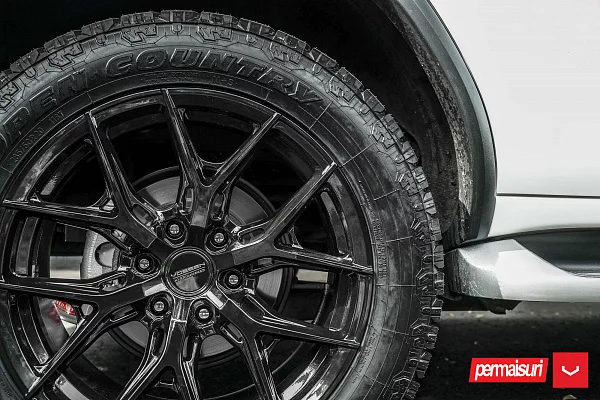 Фото дисков Vossen HF6-4 Черный глянец на Toyota Fortuner II