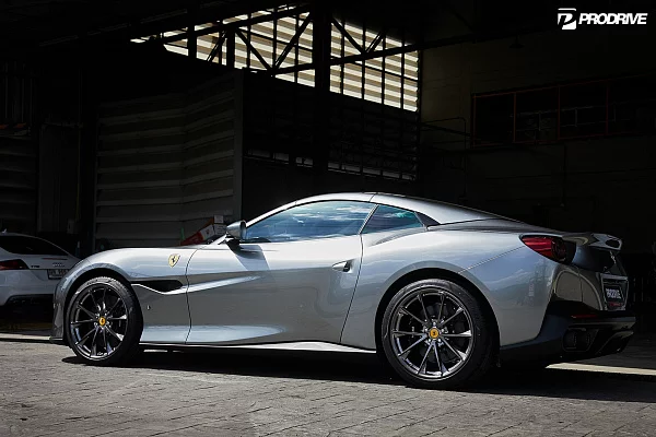Фото дисков HRE P204 Глянцевый темный лак на Ferrari Portofino
