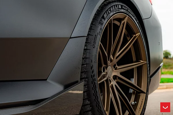 Фото дисков Vossen HFX-2 (5-Lug) Сатиновая темная бронза на BMW 5/M5 (G60/G90)
