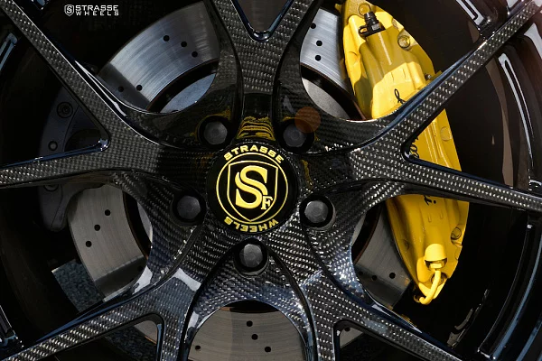 Фото дисков Strasse Wheels SM5R Deep Concave Monoblock Другой цвет на Lamborghini Gallardo