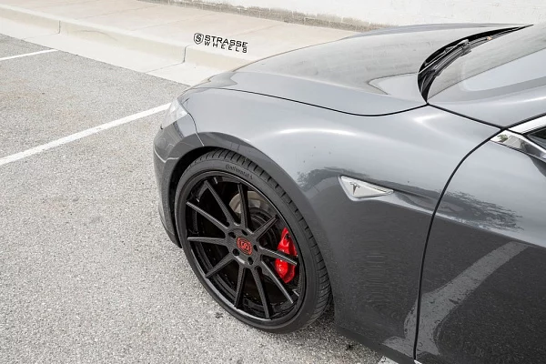 Фото дисков Strasse Wheels R10 Deep Concave Другой цвет на Tesla Model S