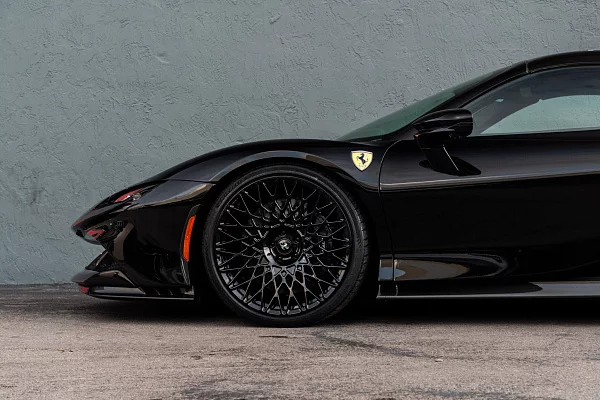 Фото дисков HRE 501M Черный глянец на Ferrari SF90