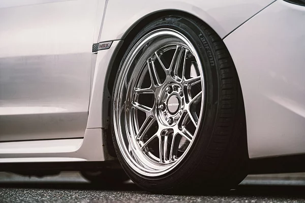 Фото дисков Motegi Racing MF414 Tsubaki Полированный лак на Subaru WRX VA