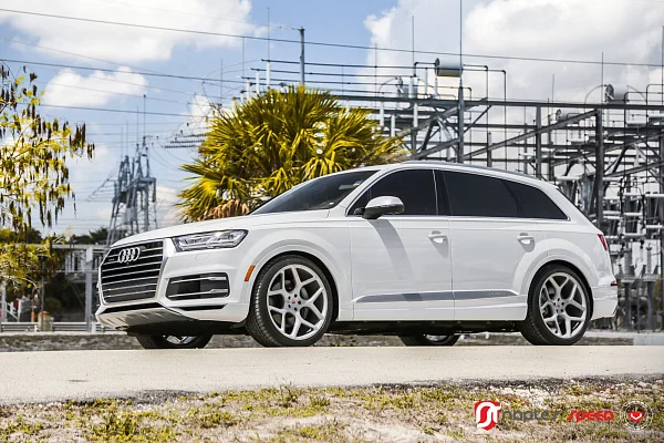 Фото дисков Vossen CG-205 Серебро на Audi Q7 (4M)