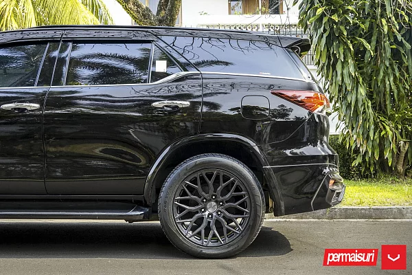 Фото дисков Vossen HF6-3 Сатиновый графит на Toyota Fortuner II
