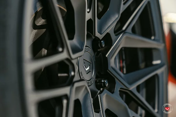 Фото дисков Vossen EVO-5 Черный сатин на Chevrolet Corvette C8