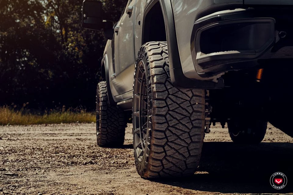 Vossen LCX-03 / GMC Sierra IV