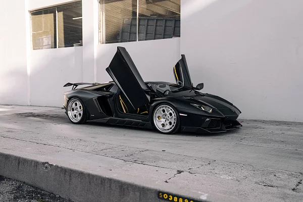 Фото дисков HRE 454 GTM Глянцевый лак на Lamborghini Aventador