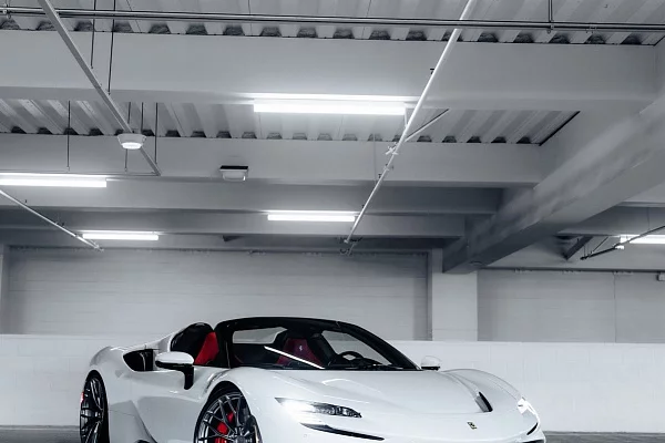 Фото дисков Anrky AN10 Глянцевый темный лак на Ferrari SF90