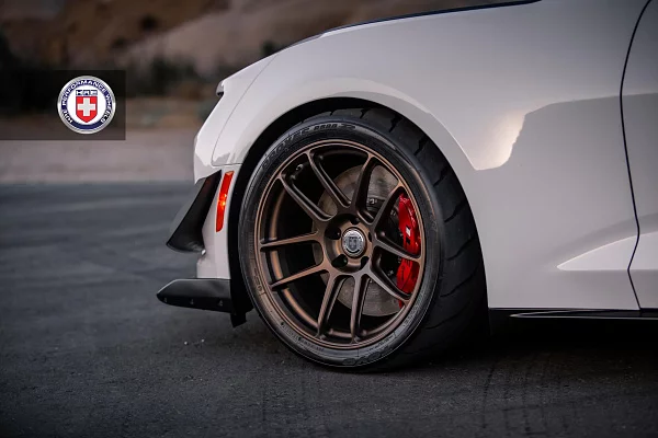 Фото дисков HRE RC104 Сатиновая бронза на Chevrolet Camaro VI