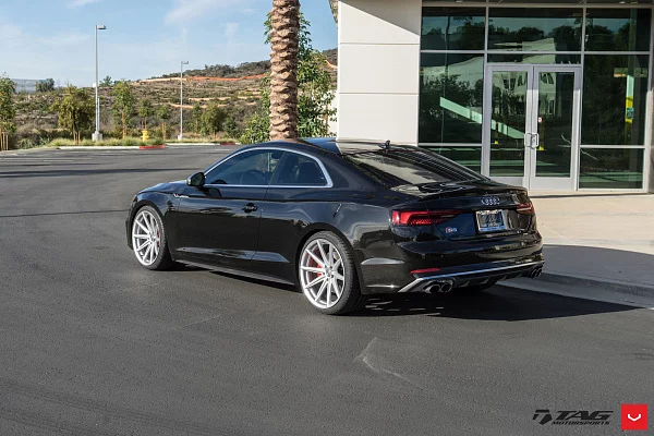 Фото дисков Vossen VFS-10 Серебро на Audi A/S/RS 5 (F5)