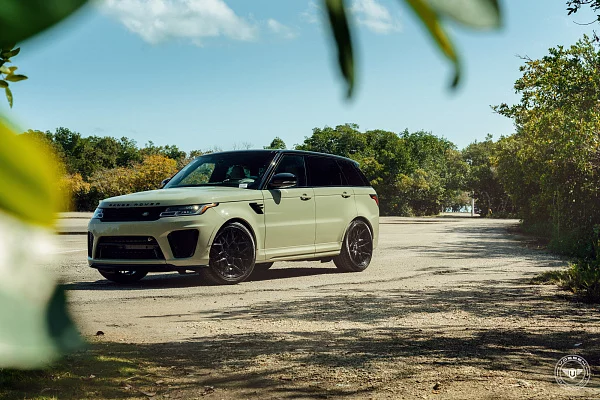Фото дисков Vossen UV-1 Черный глянец на Range Rover Sport II