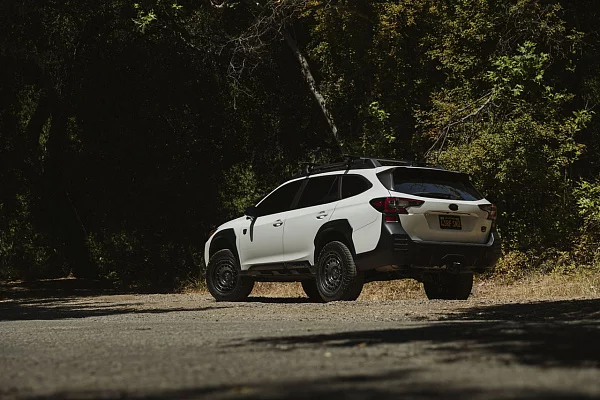 Фото дисков Black Rhino AWOL Черный сатин на Subaru Outback BT