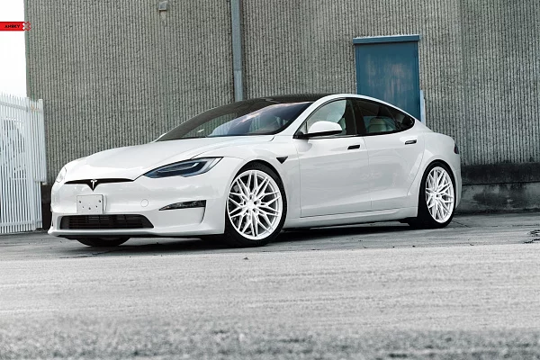 Фото дисков Anrky S1-X1 Белый глянец на Tesla Model S