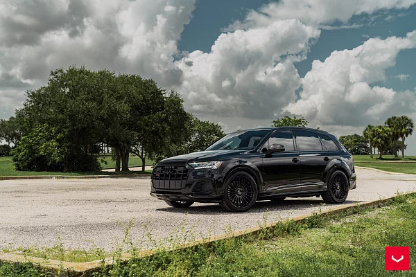 Фото дисков Vossen HF-8 Черный глянец на Audi Q7 (4M)