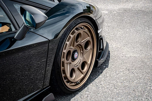 Фото дисков HRE 454 GTM Сатиновая шампань на Lamborghini Aventador